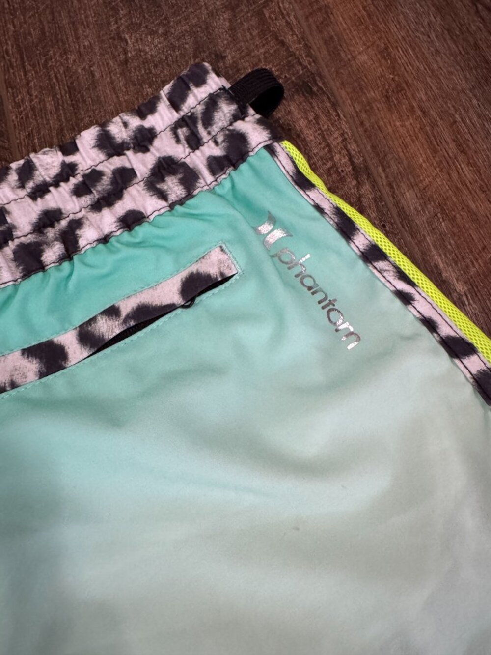 Hurley Phantom Mint Green Leopard Trim Board Shorts Swim Size M - Picture 4 of 8